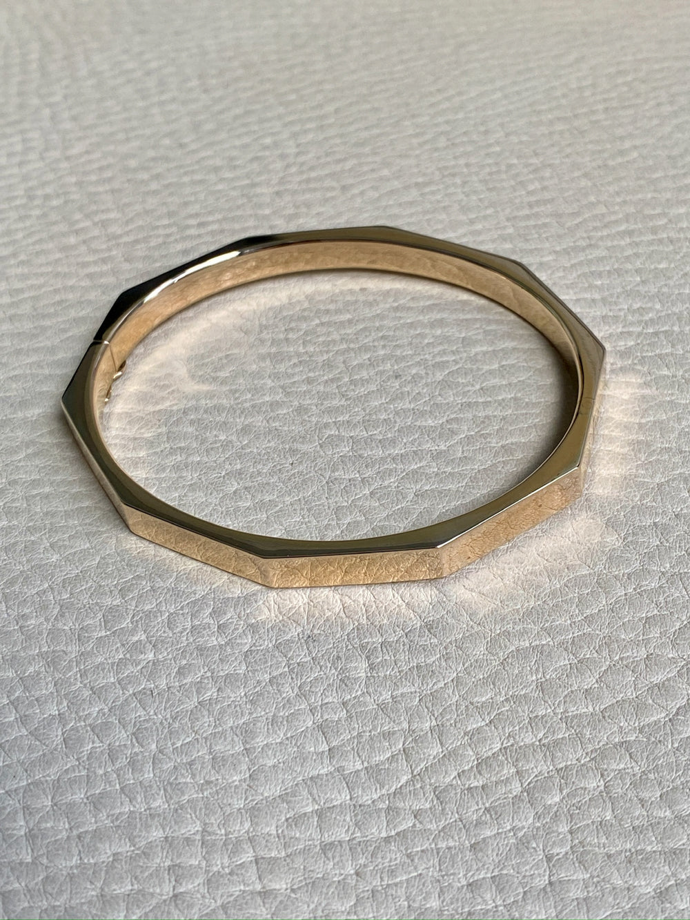 WOW!! 10 Sided Danish Geometric Hinged Bangle in 14k Yellow Gold - Midcentury era - by Bernhard Hertz - 7 inch