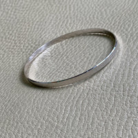 Vintage Italian 18k White Gold Solid Bangle with Scribed Line Pattern - UnoAErre - 8 inch