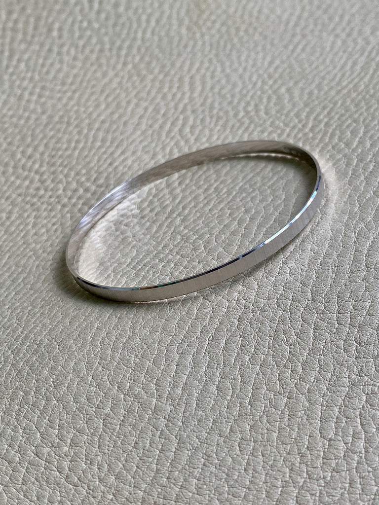 Vintage Italian 18k White Gold Solid Bangle with Scribed Line Pattern - UnoAErre - 8 inch