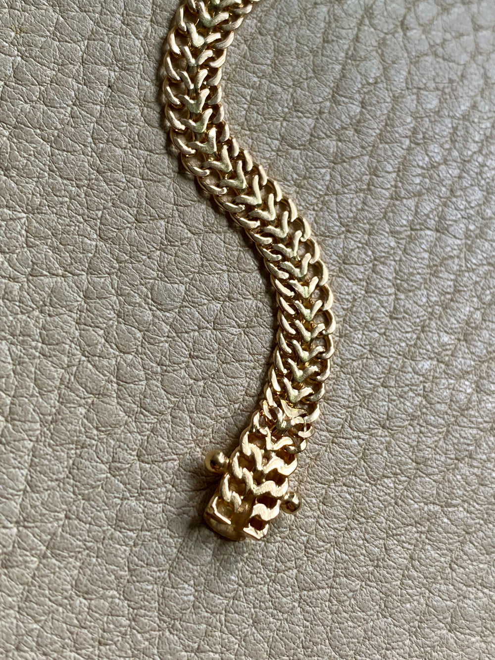 Italian Classic UnoAErre Herringbone Link Bracelet in 18k gold - 7.25 inch length