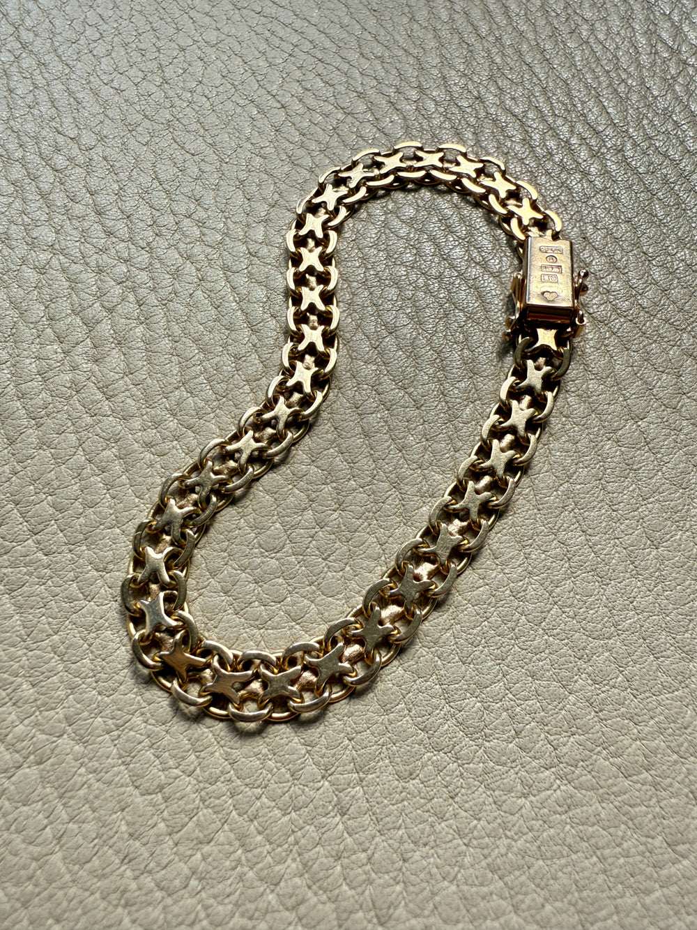 1960 Vintage Flat Lay Star Chain Bracelet in 18k Solid Gold - 7.25 inch length