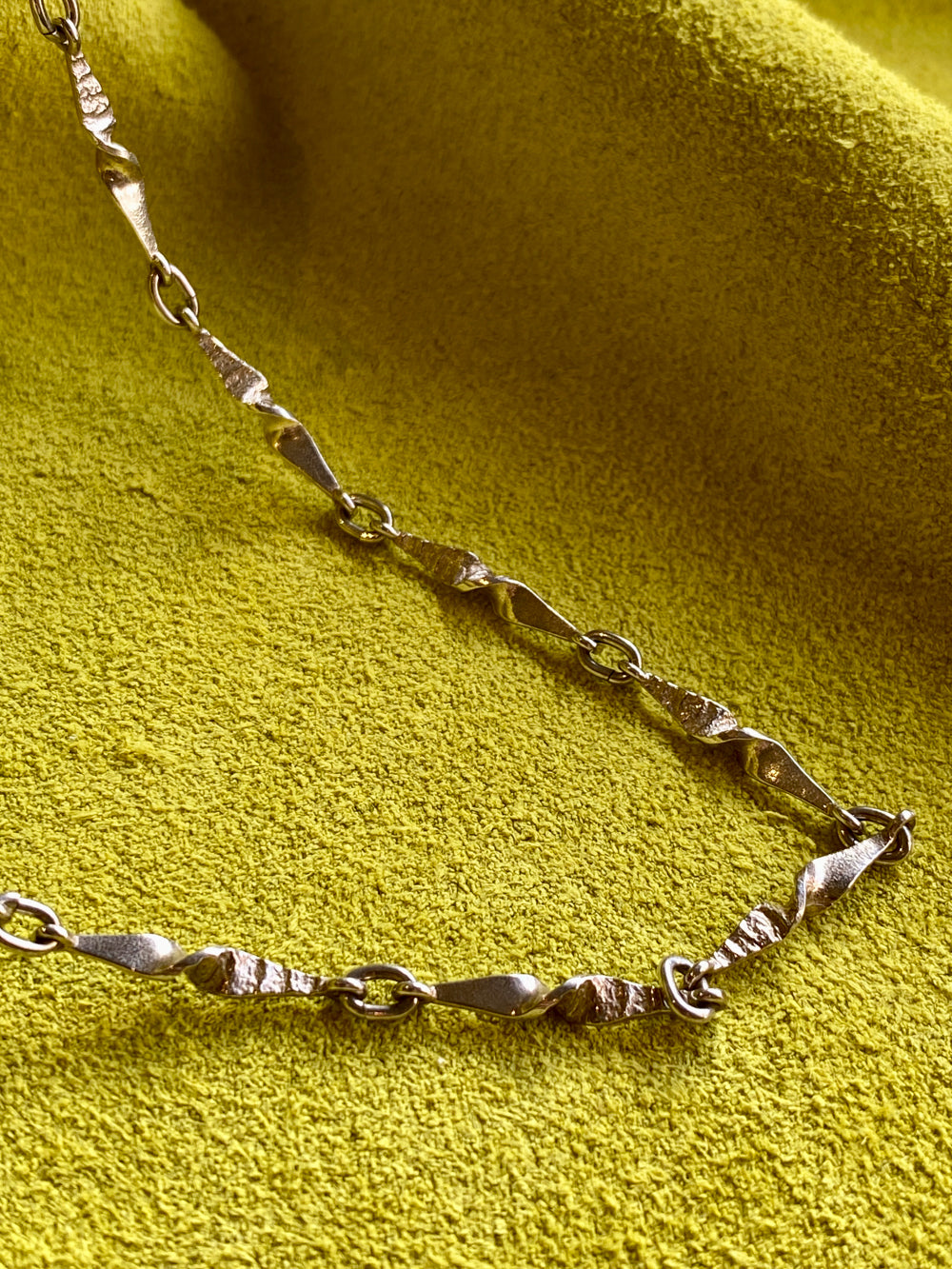 Scandinavian vintage twisted link choker necklace in silver - 16.1 inch length