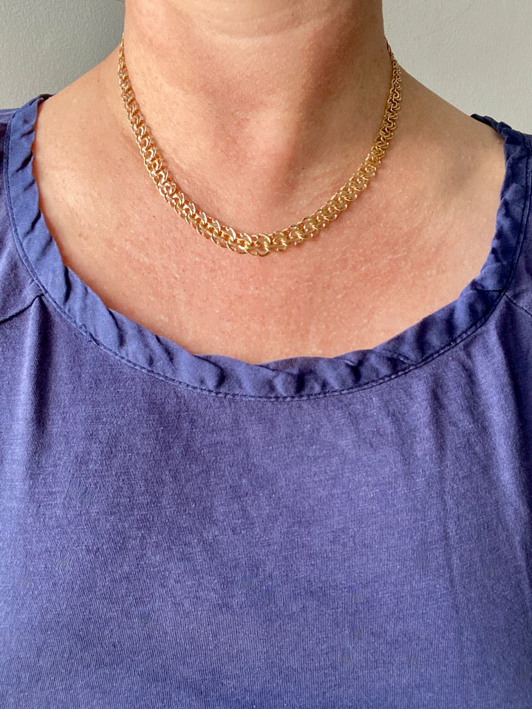 1977 Very Special Graduated Double Link Necklace in 18k gold - 17 inch length