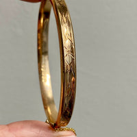 1950 Finnish Bangle with Botanical Flowers and Leaves Engraved Pattern 14k Yellow Gold - 6.8 inch interior