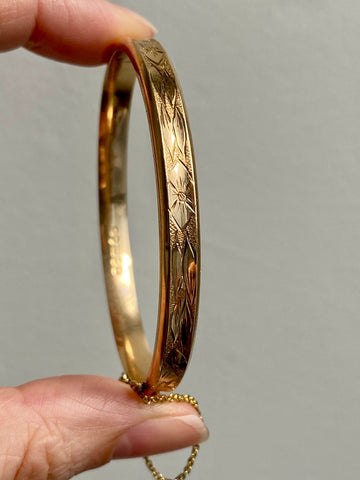 1950 Finnish Bangle with Botanical Flowers and Leaves Engraved Pattern 14k Yellow Gold - 6.8 inch interior