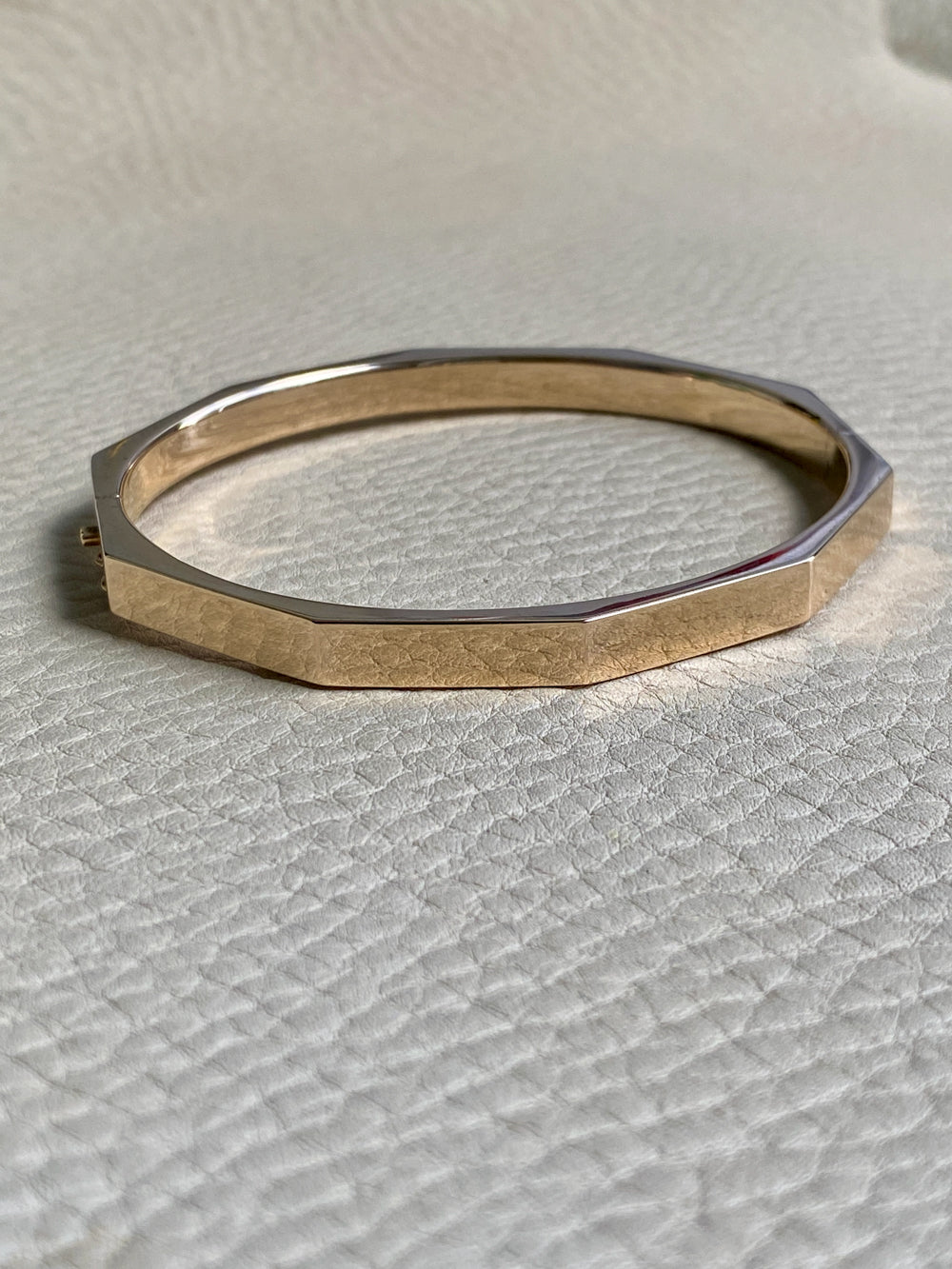 WOW!! 10 Sided Danish Geometric Hinged Bangle in 14k Yellow Gold - Midcentury era - by Bernhard Hertz - 7 inch