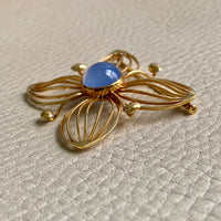 1951 Modernist Four Petal Flower Brooch with Chalcedony Stone in 18k gold - Stockholm, Sweden by Stigbert