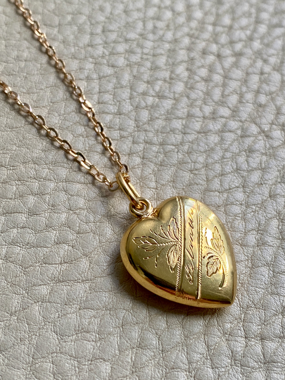 1902 Antique Puffy Heart Pendant in 18k Gold - Excellent!