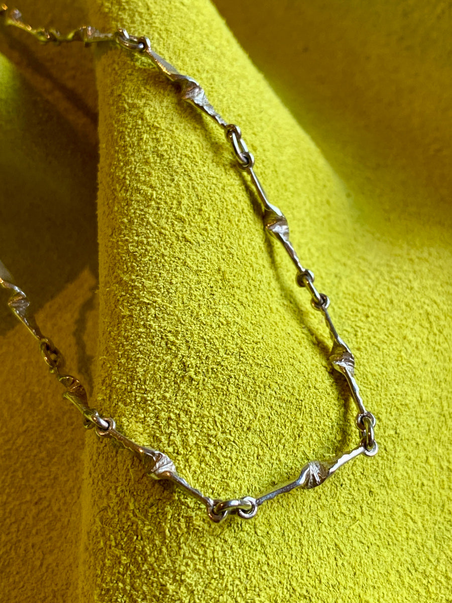 Scandinavian vintage twisted link choker necklace in silver - 16.1 inch length