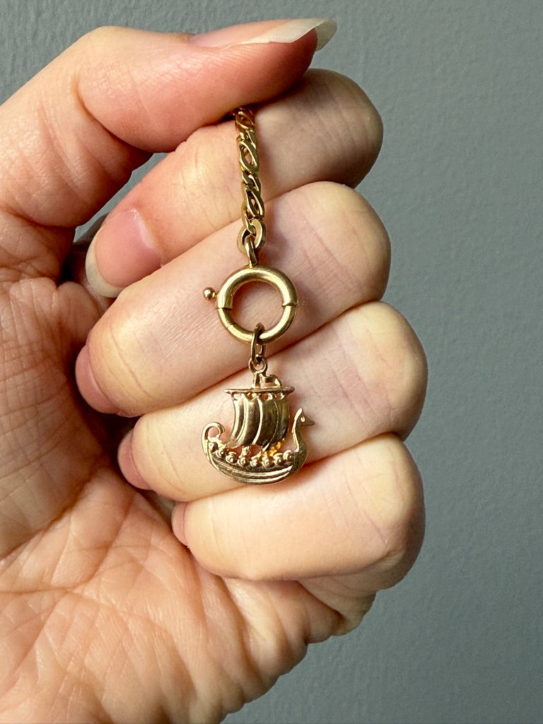 18k gold vintage charm or pendant - Sailing ship, Viking ship