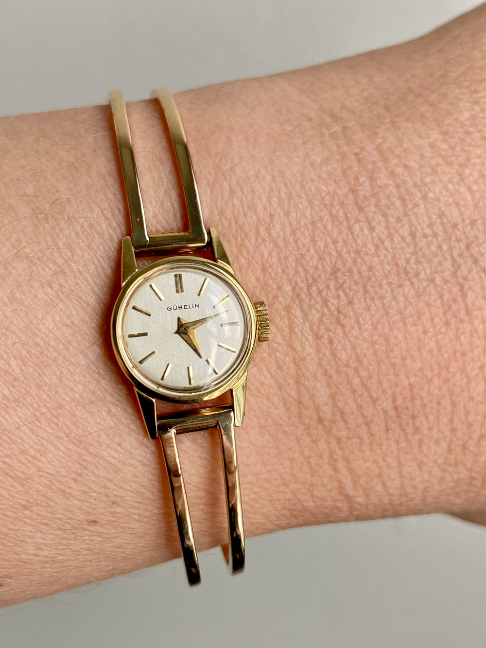 Vintage Ladies Gubelin Watch in 18k gold with bracelet band by Rey Urban 1960 - Size 6.25 inch