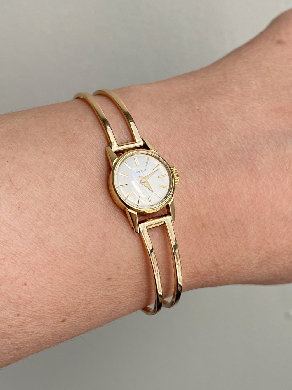 Vintage Ladies Gubelin Watch in 18k gold with bracelet band by Rey Urban 1960 - Size 6.25 inch