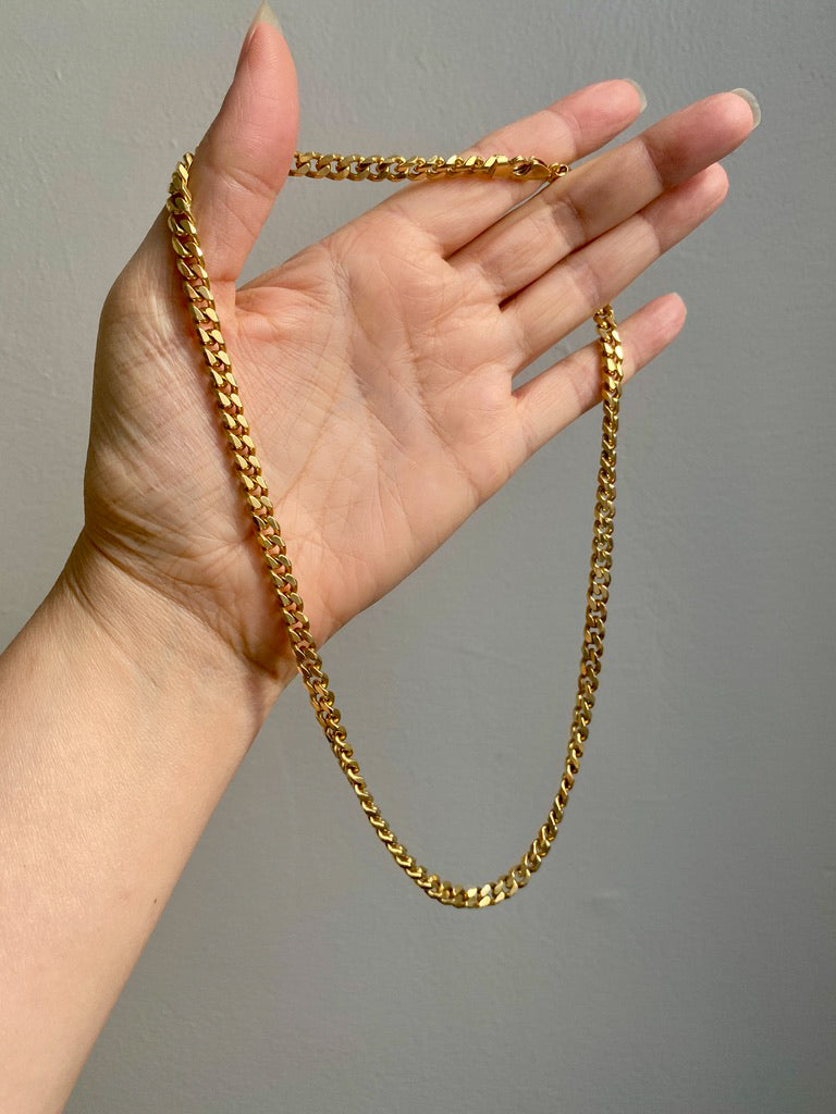 AMAZING! Heavy Italian Vintage Curb Link Necklace in Solid 18k Gold - 20 inch length