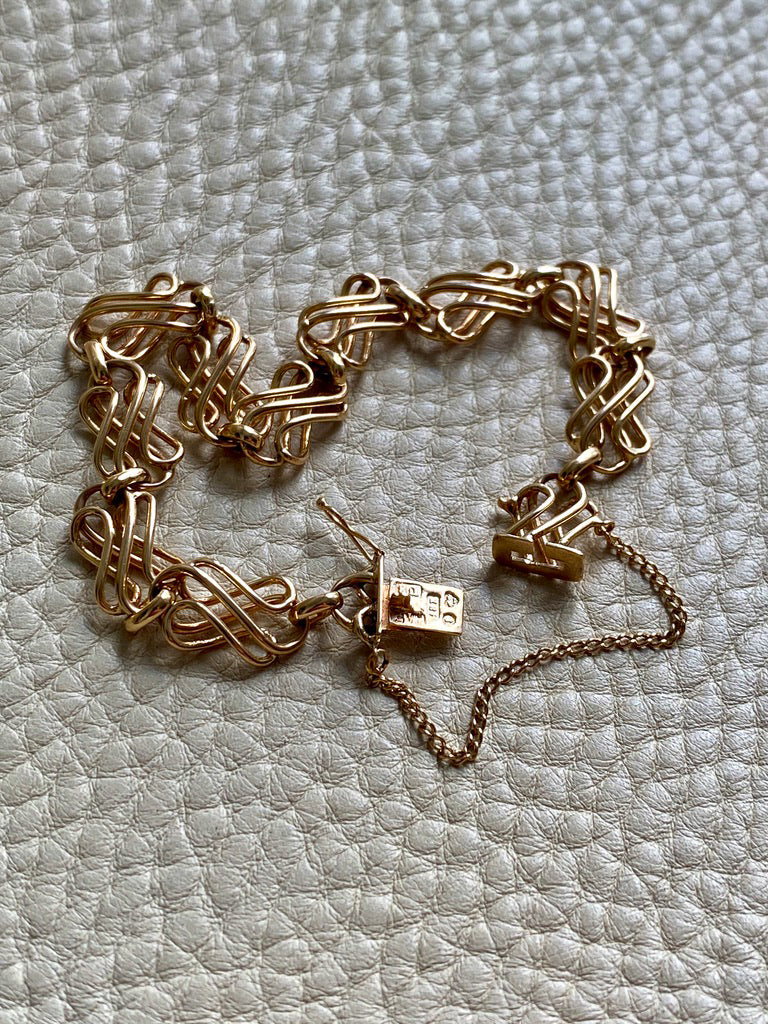 1946 Handmade Cursive Link Bracelet in 18k Gold - Stockholm, Sweden - 7.5 inch length