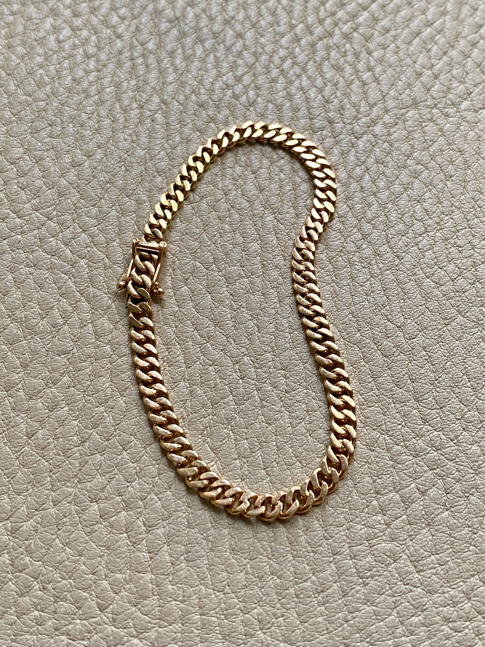 1957 Vintage Pressed Curb Link Bracelet in 18k Gold - 7.25 inch length