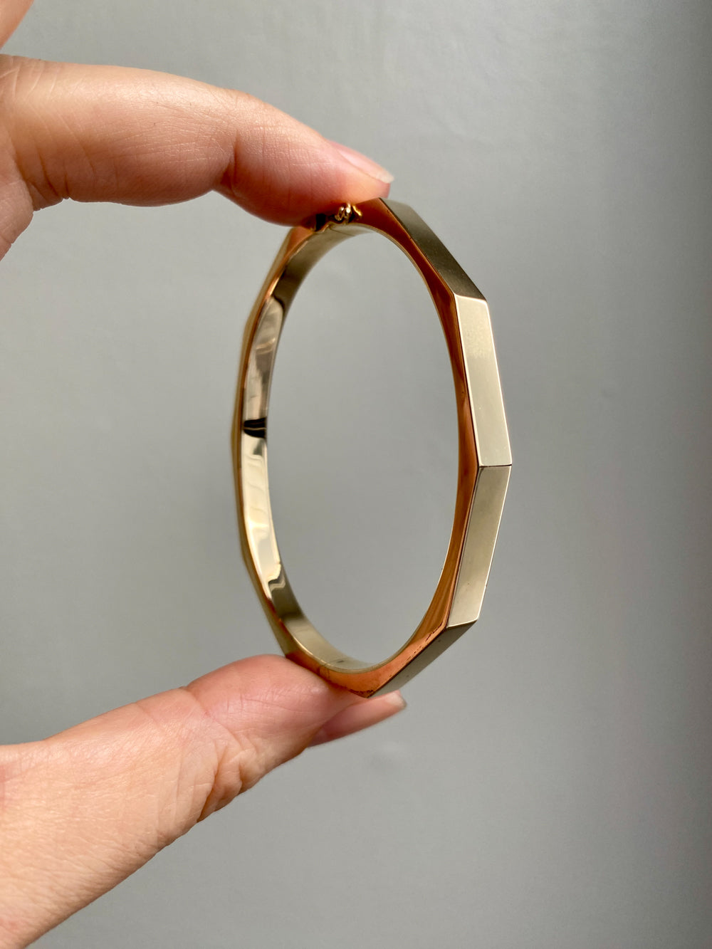 WOW!! 10 Sided Danish Geometric Hinged Bangle in 14k Yellow Gold - Midcentury era - by Bernhard Hertz - 7 inch