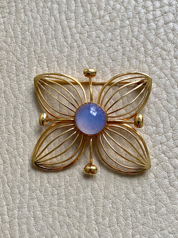 1951 Modernist Four Petal Flower Brooch with Chalcedony Stone in 18k gold - Stockholm, Sweden by Stigbert