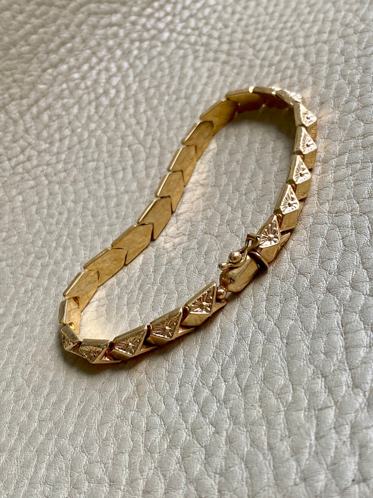 Chevron Pyramid Link Bracelet in 18k Gold - Vintage Italian - 7.5 inch length