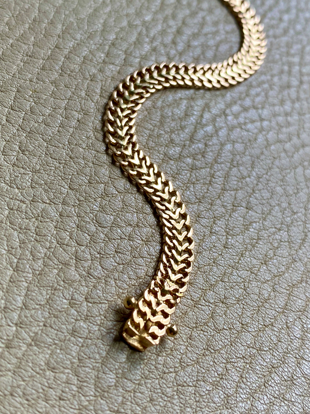 Italian Classic UnoAErre Herringbone Link Bracelet in 18k gold - 7.25 inch length