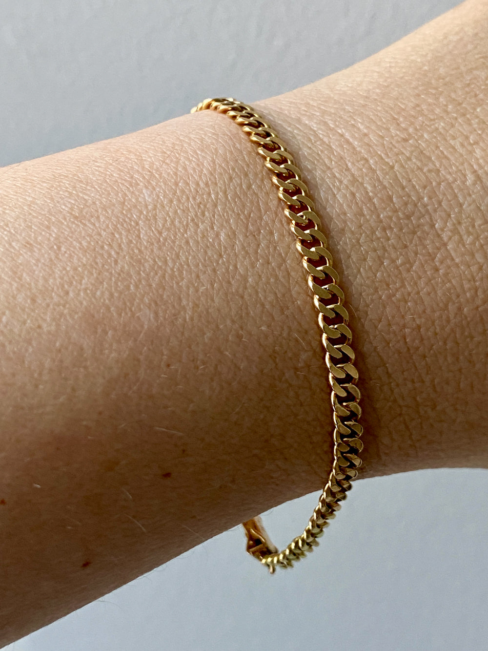 1957 Vintage Pressed Curb Link Bracelet in 18k Gold - 7.25 inch length