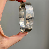 1974 Heavy hammered texture silver bangle by Kuhlin - size 8 inch interior