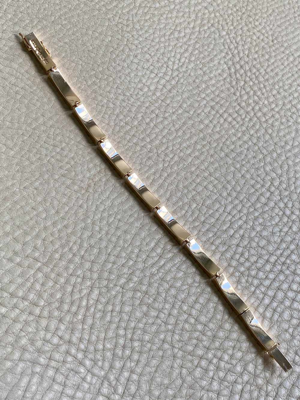 MAGNIFICENT!! 1970 - 9 sided Geometric Link Bracelet in 18k Yellow Gold by Forsman & Gardfors - 7.5 inch length