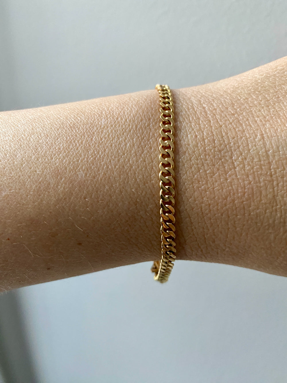 1957 Vintage Pressed Curb Link Bracelet in 18k Gold - 7.25 inch length