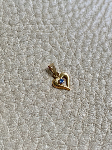 18k gold heart with blue stone pendant or charm