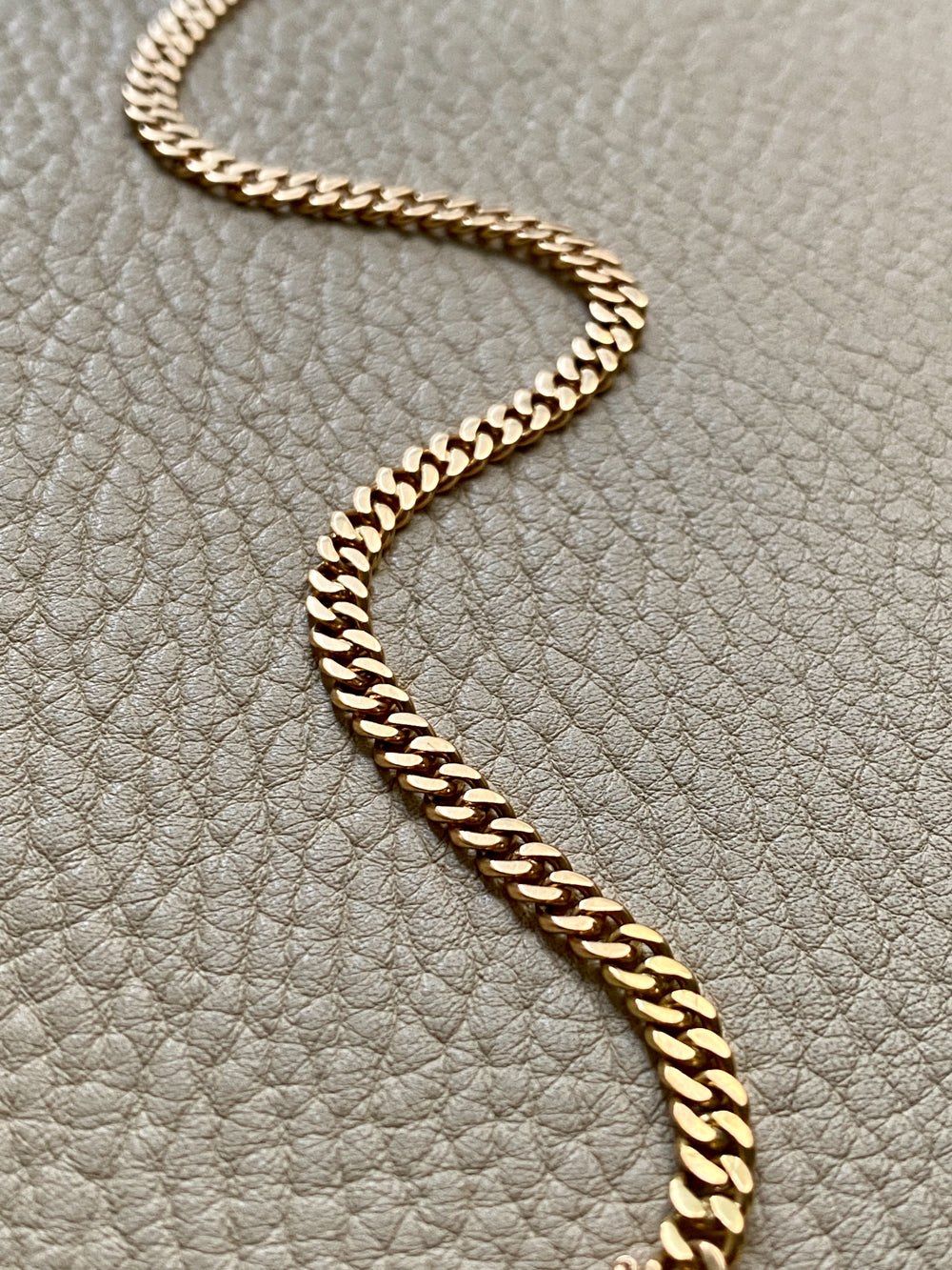 1957 Vintage Pressed Curb Link Bracelet in 18k Gold - 7.25 inch length