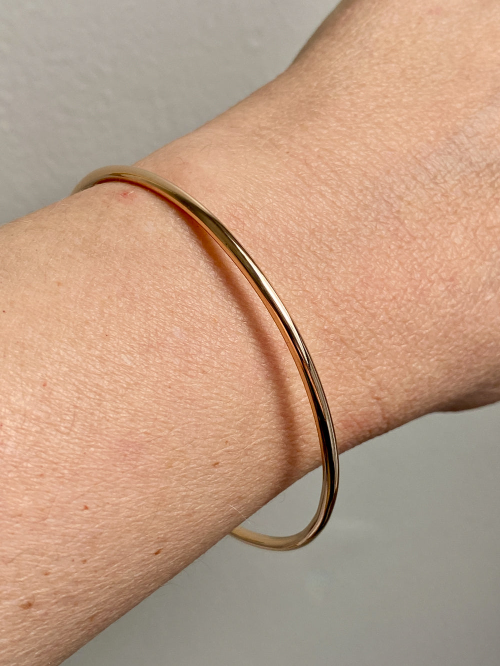 1955 Swedish Vintage 18k Gold Round Circular Solid Bangle - 7.5 inch interior circumference