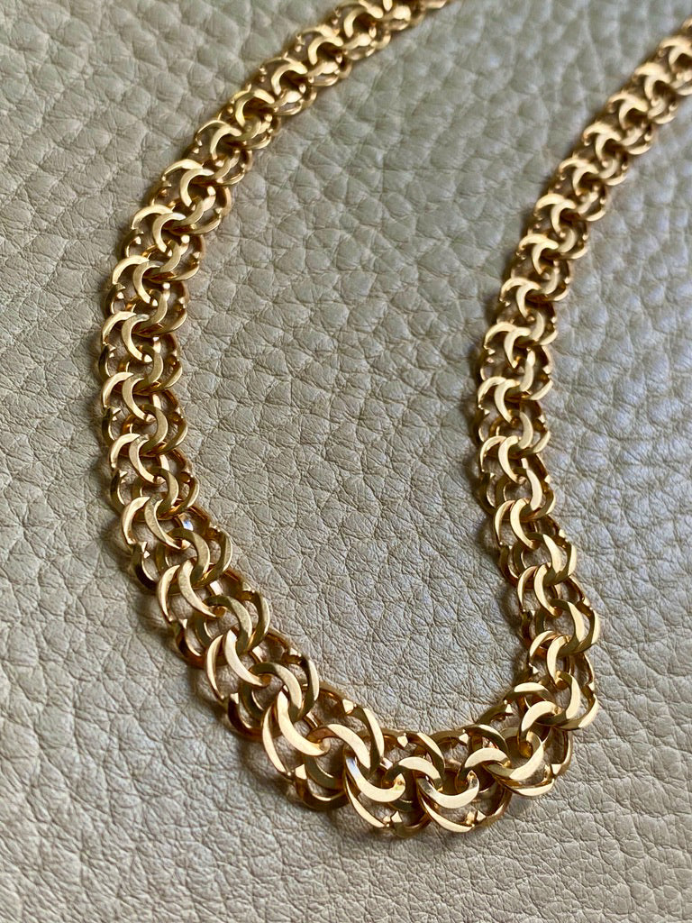 1977 Very Special Graduated Double Link Necklace in 18k gold - 17 inch length