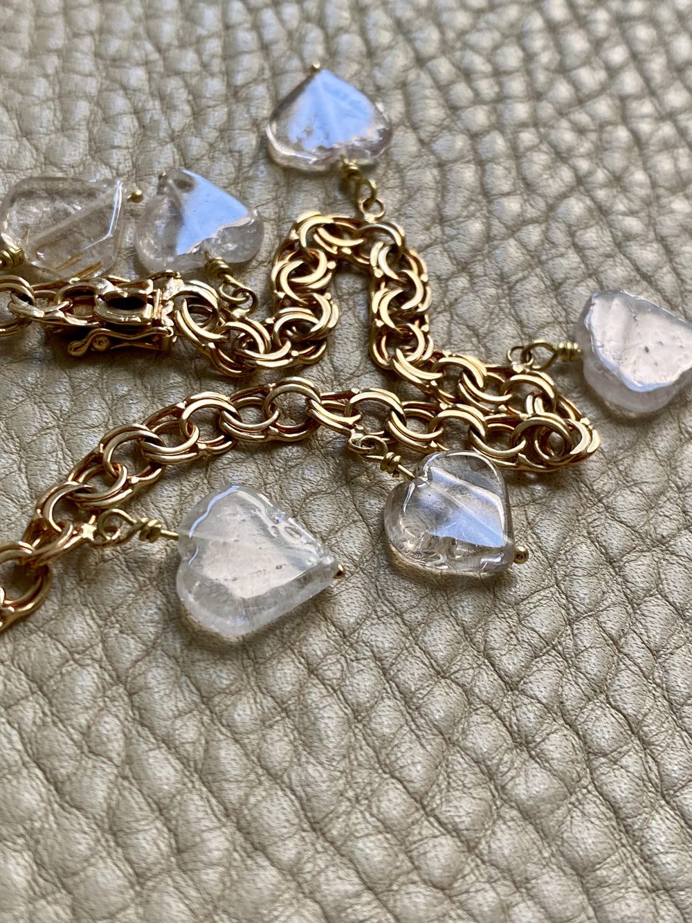 1964 Double link charm bracelet in 18k gold with quartz hearts- 7.75 inch length