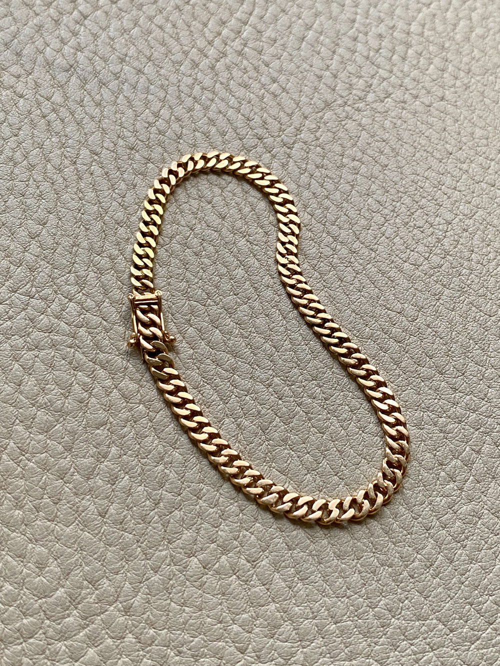 1957 Vintage Pressed Curb Link Bracelet in 18k Gold - 7.25 inch length