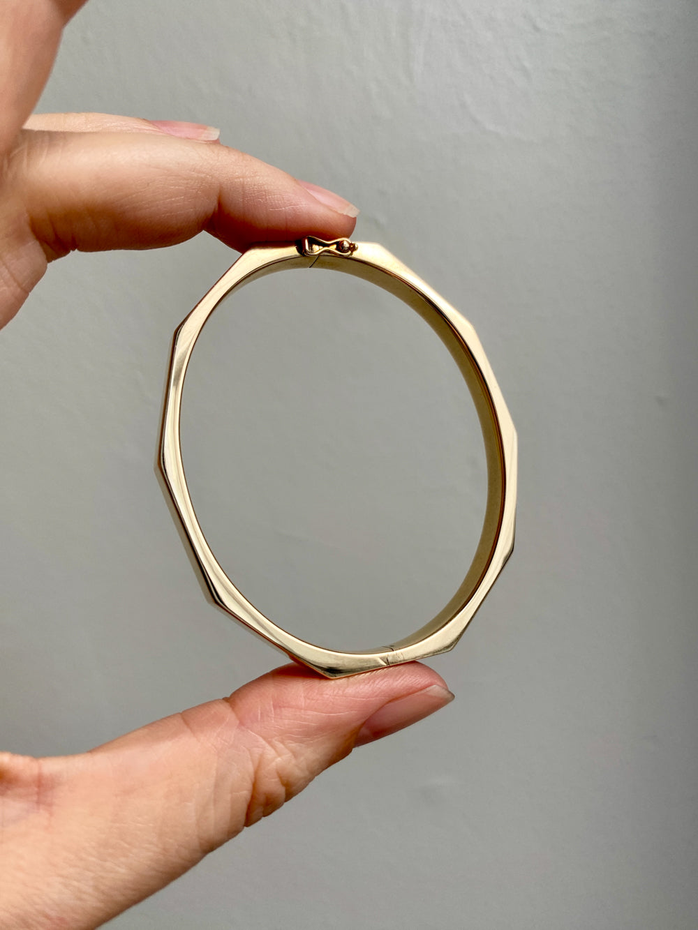 WOW!! 10 Sided Danish Geometric Hinged Bangle in 14k Yellow Gold - Midcentury era - by Bernhard Hertz - 7 inch