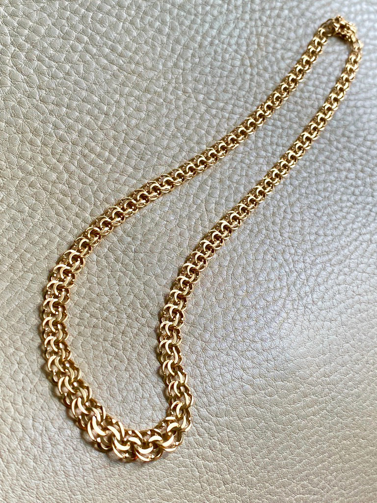 1977 Very Special Graduated Double Link Necklace in 18k gold - 17 inch length