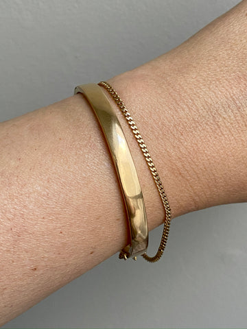 Midcentury era Scandinavian vintage 18k Gold hinged bangle