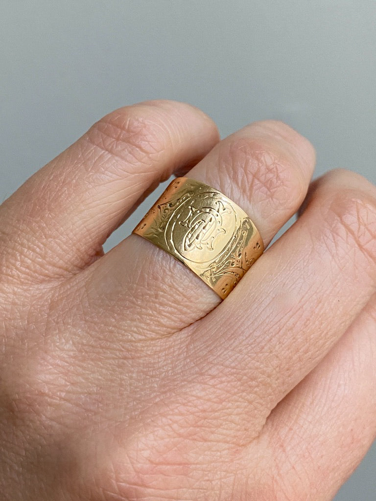 14K Gold “P” Initial Engraved Cigar Band Ring Circa 1900-1950 - Size 6.75