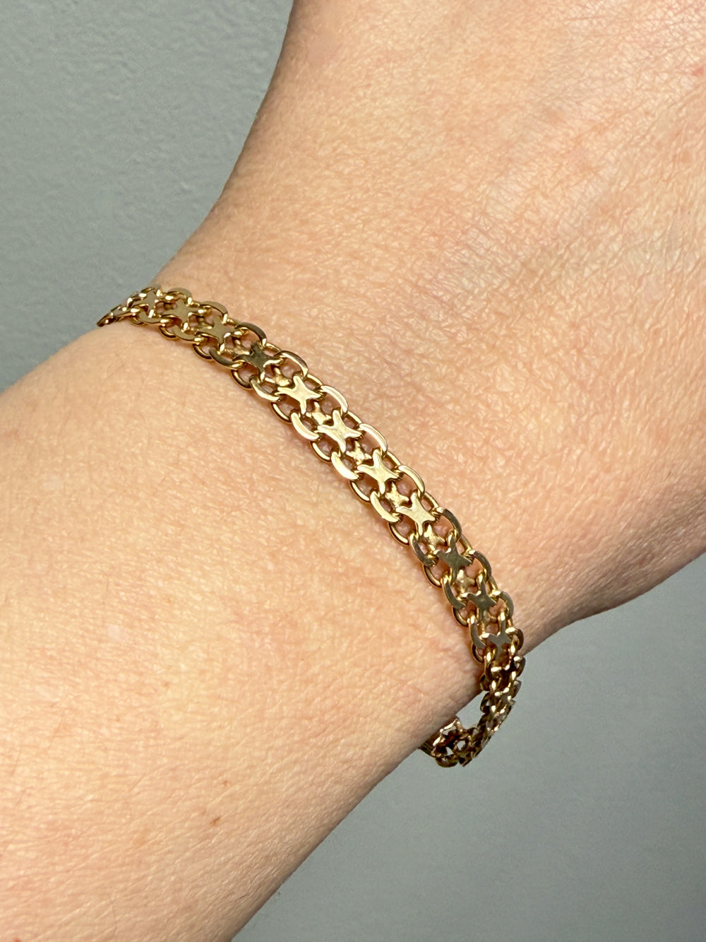 1960 Vintage Flat Lay Star Chain Bracelet in 18k Solid Gold - 7.25 inch length