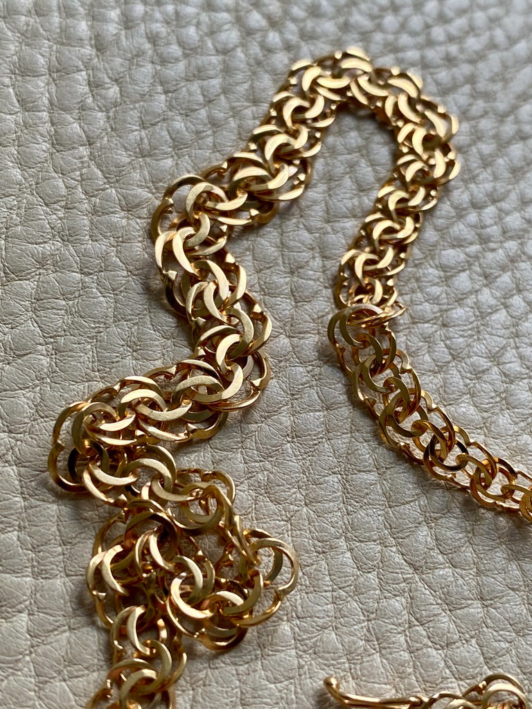 1977 Very Special Graduated Double Link Necklace in 18k gold - 17 inch length