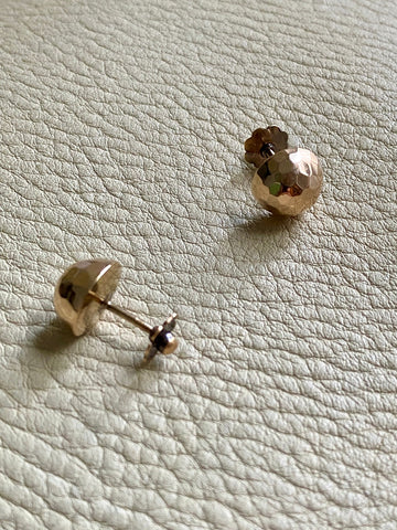 So GOOD!! - 18k gold vintage faceted dome earrings with flower form post caps