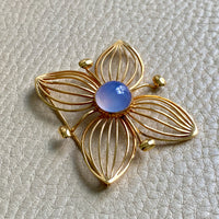 1951 Modernist Four Petal Flower Brooch with Chalcedony Stone in 18k gold - Stockholm, Sweden by Stigbert