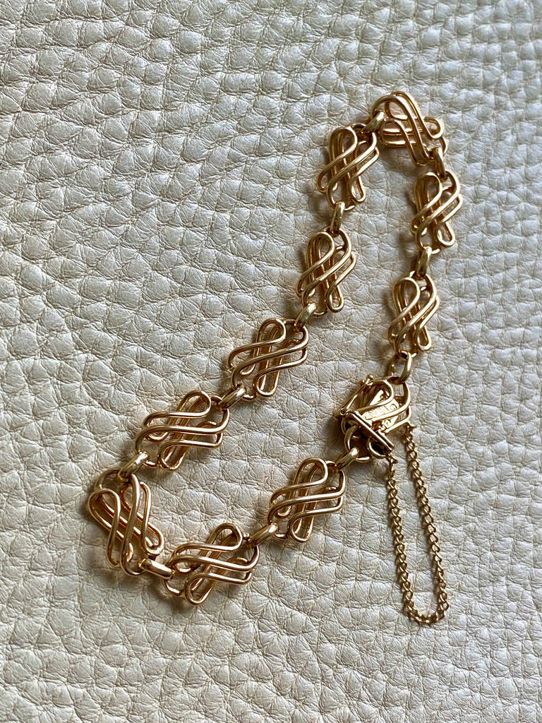 1946 Handmade Cursive Link Bracelet in 18k Gold - Stockholm, Sweden - 7.5 inch length