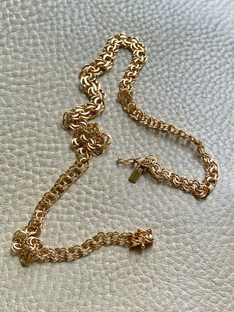 1977 Very Special Graduated Double Link Necklace in 18k gold - 17 inch length