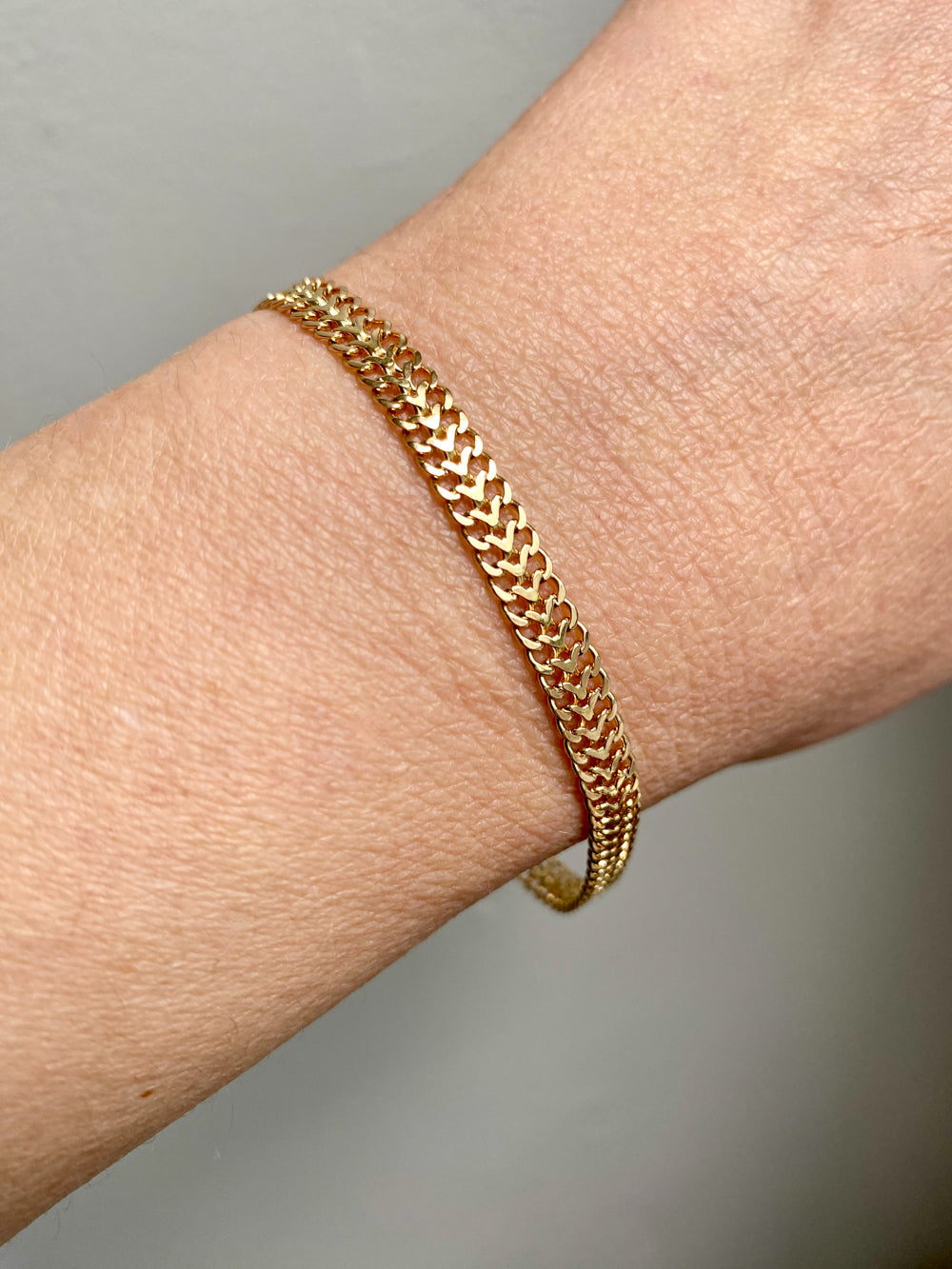 Italian Classic UnoAErre Herringbone Link Bracelet in 18k gold - 7.25 inch length