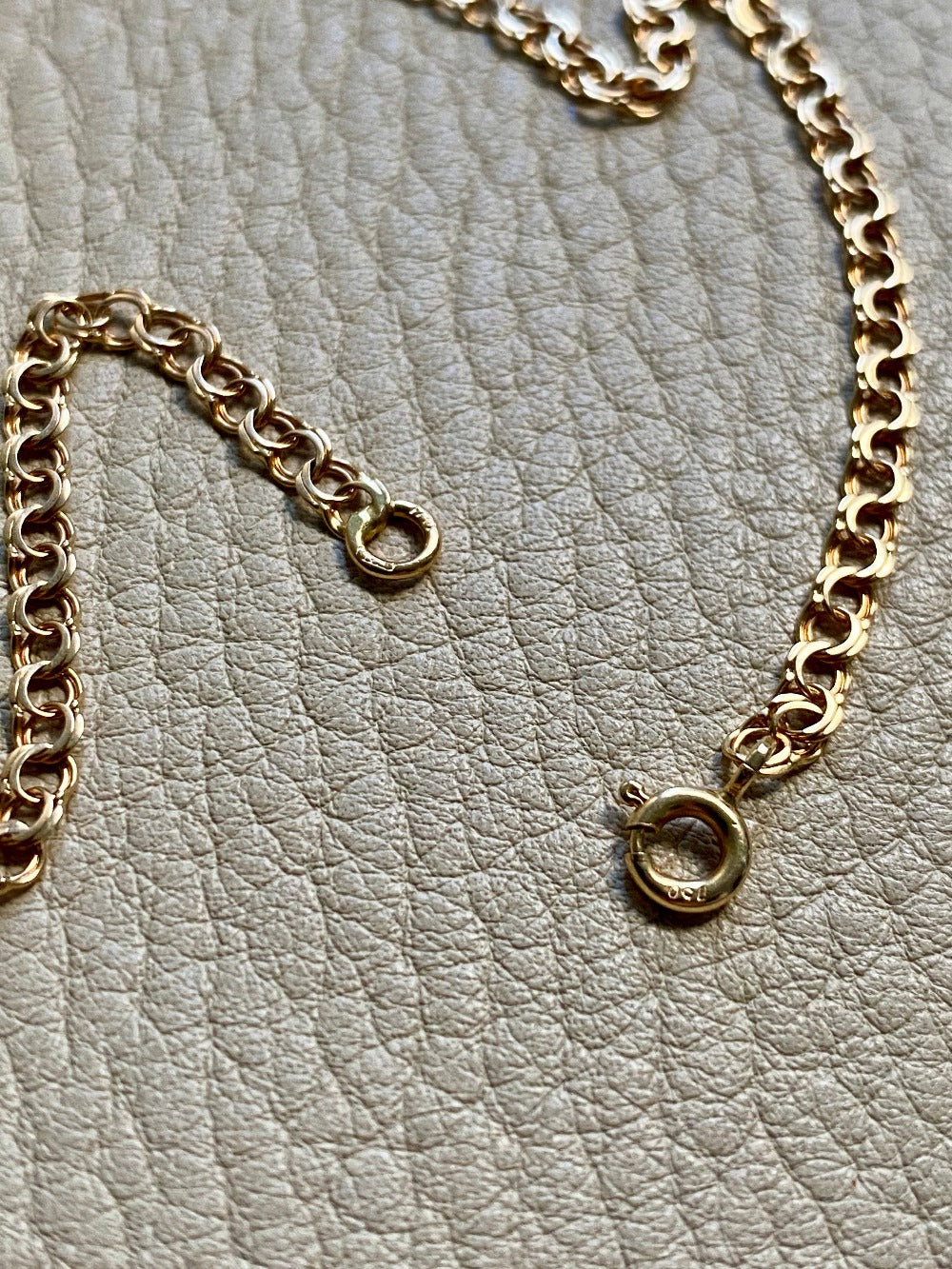 Vintage Graduated double link chain necklace in solid 18k Gold! 16.5 inch length