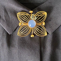 1951 Modernist Four Petal Flower Brooch with Chalcedony Stone in 18k gold - Stockholm, Sweden by Stigbert