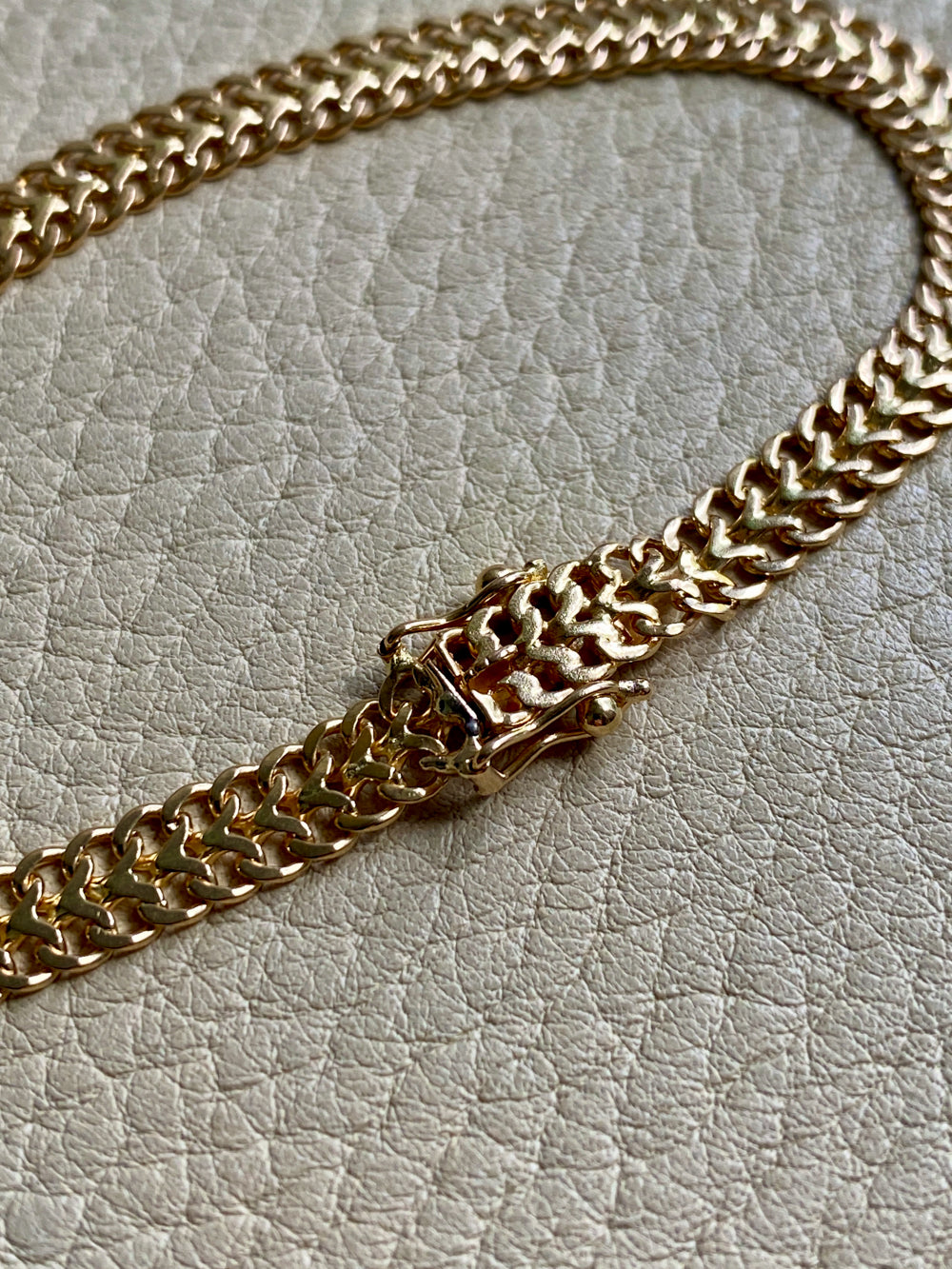 Italian Classic UnoAErre Herringbone Link Bracelet in 18k gold - 7.25 inch length