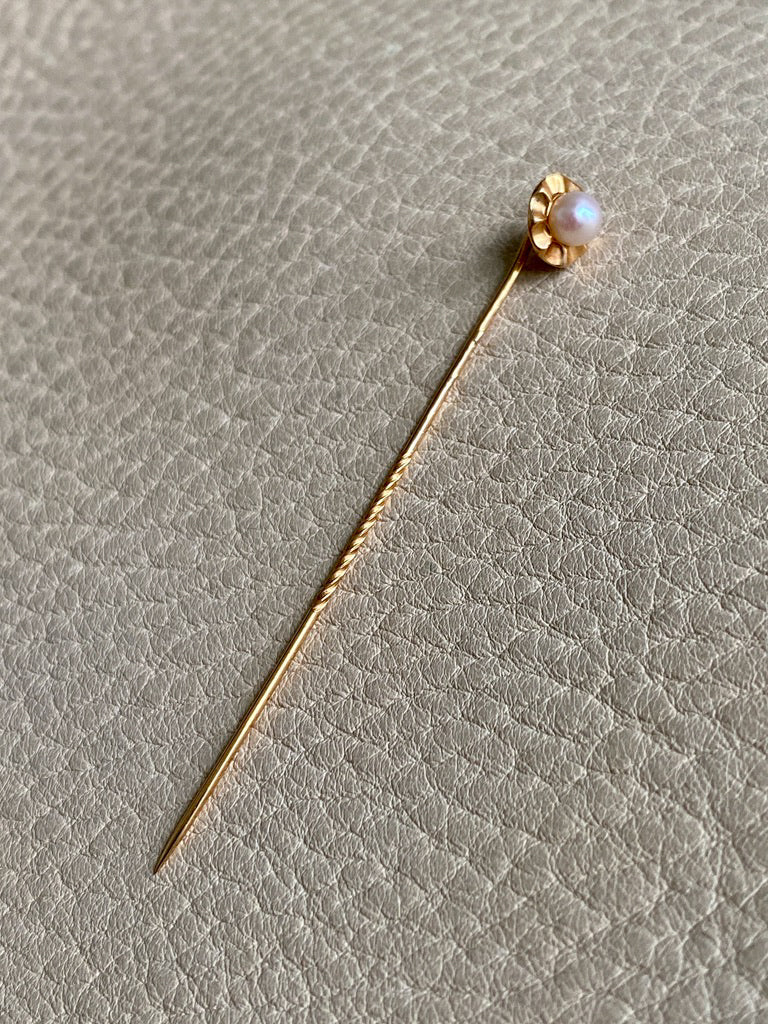 1966 Crenelated 18k Gold and Pearl Hat Pin Brooch with original leather box