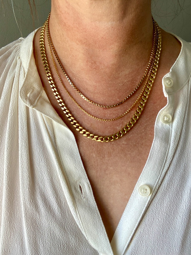 AMAZING! Heavy Italian Vintage Curb Link Necklace in Solid 18k Gold - 20 inch length