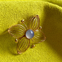 1951 Modernist Four Petal Flower Brooch with Chalcedony Stone in 18k gold - Stockholm, Sweden by Stigbert